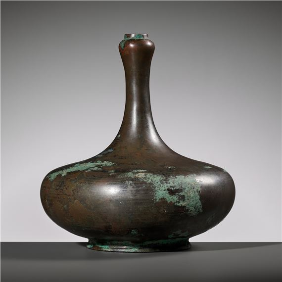 Han Dynasty | 漢代銅蒜頭壺| MutualArt