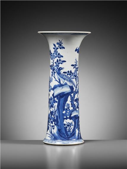 Kangxi Period | 順治至康熙朝大型青花花鳥筒花觚| MutualArt