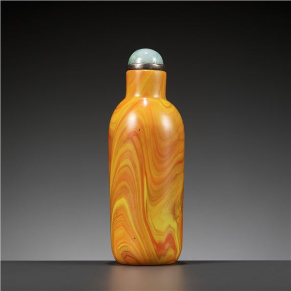 Qianlong | 乾隆款及年代御製仿雄黃料器鼻烟壺| MutualArt