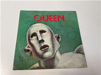 We will rock you/ We are the champions - Brian May