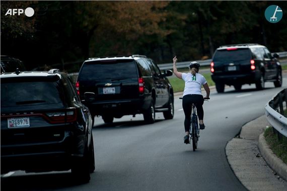 Juli Briskman giving the middle finger to US President Donald Trump's motorcade by Brendan Smialowski