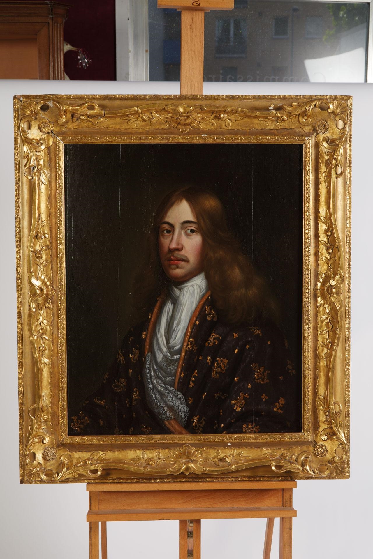 Gerrit Van Honthorst | Portrait d’homme en robe de chambre | MutualArt