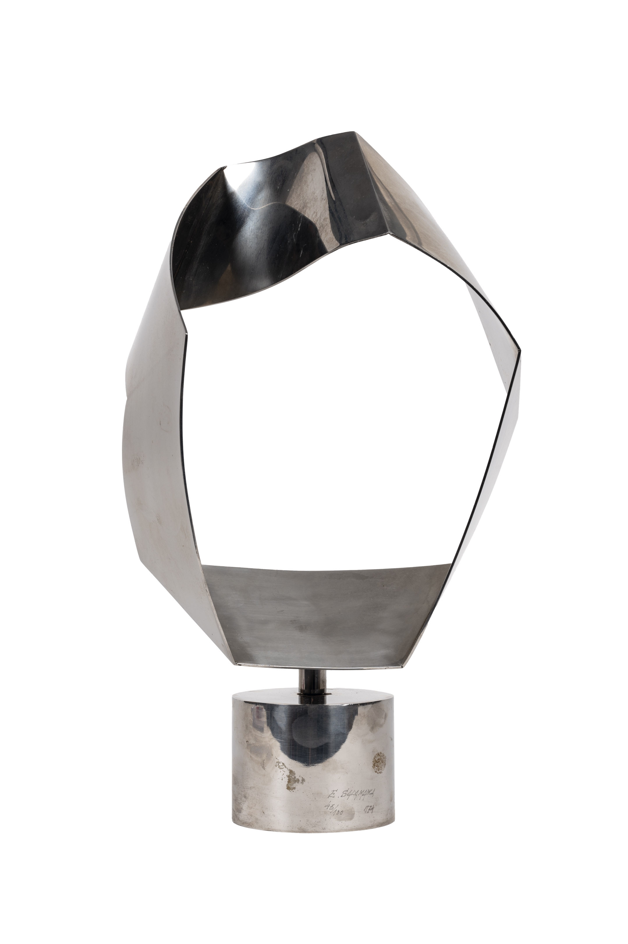 Artwork by Enrique Salamanca, Triangulación, Made of Kinetic sculpture made of stainless steel