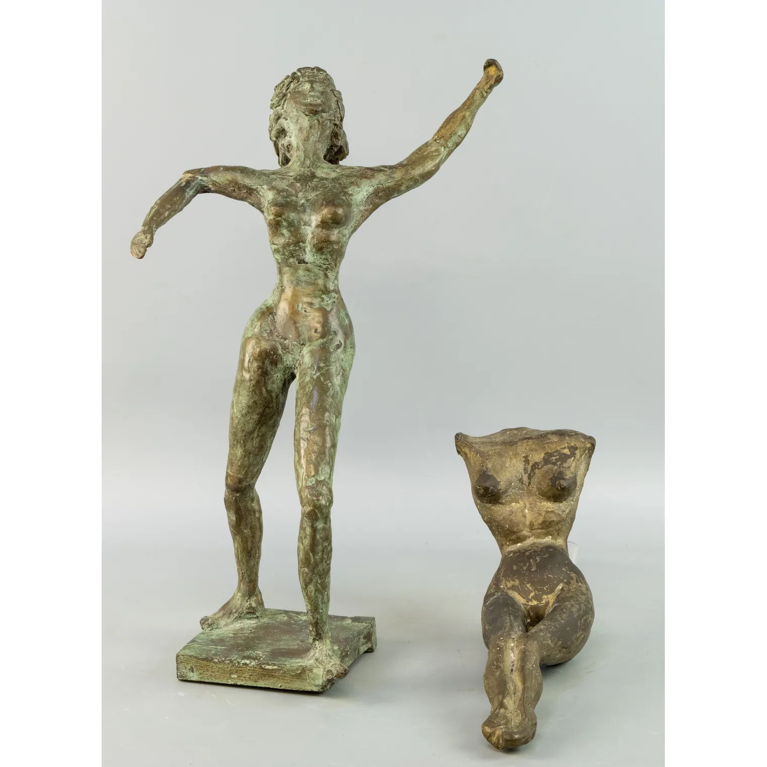 Artwork by Hans van den Berg, Twee vrouwfiguren, Made of Brons