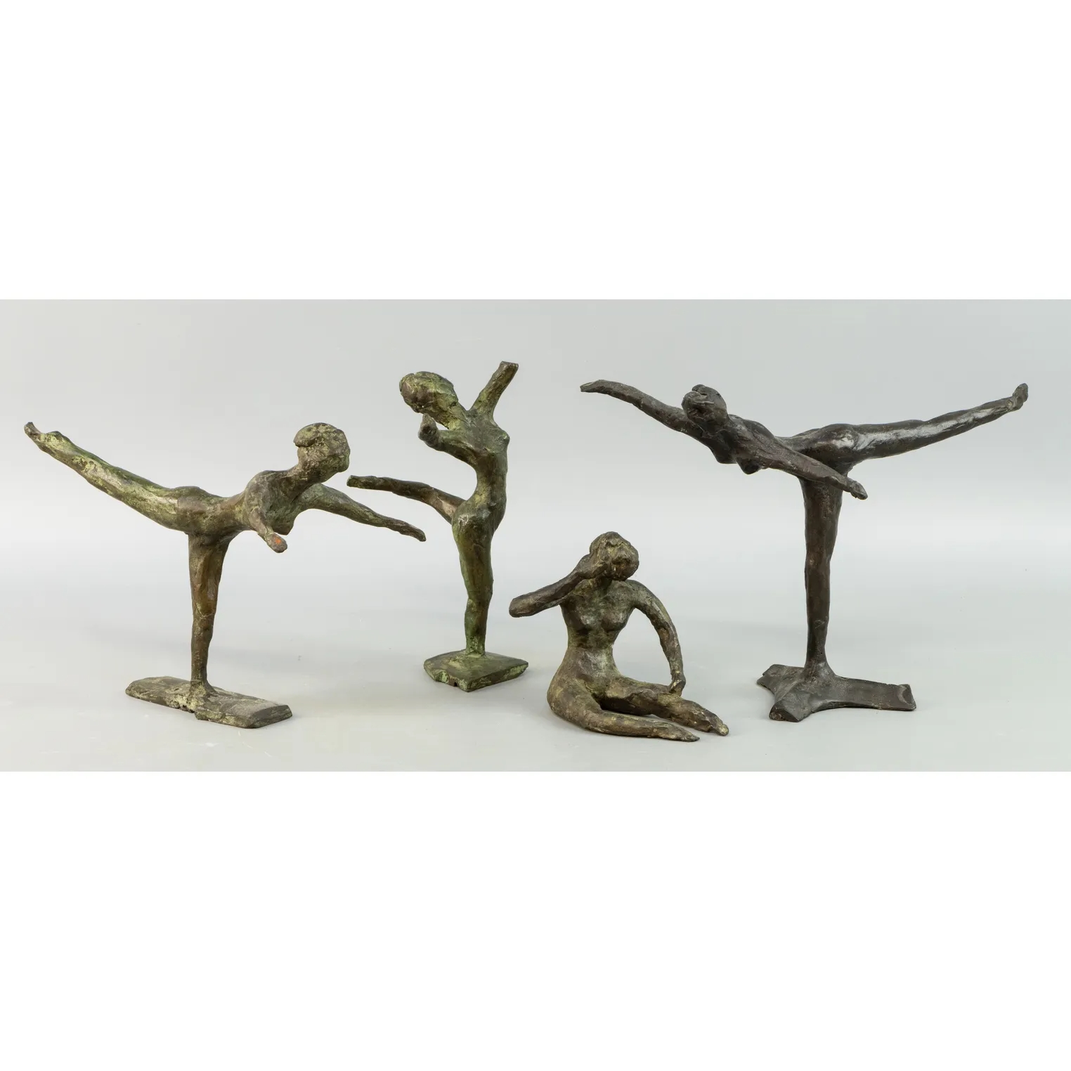 Artwork by Hans van den Berg, Vier vrouwfiguren, Made of Brons