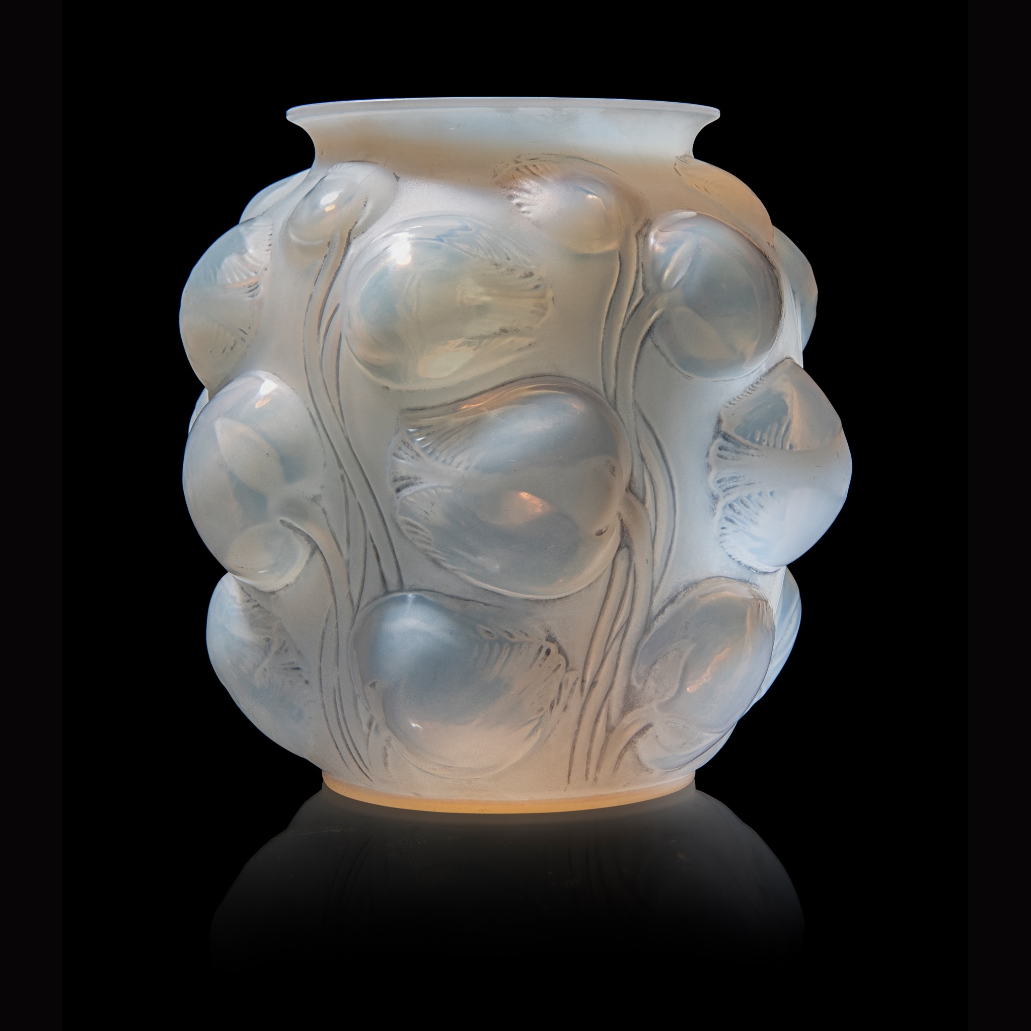 René Lalique TULIPES VASE, NO. 995 MutualArt
