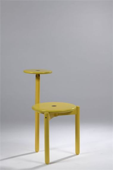 Rare chaise à trois pieds, le dossier mobile se place à l'horizontale et peut servir d'écritoire ou d'accoudoir - Søren Meinert