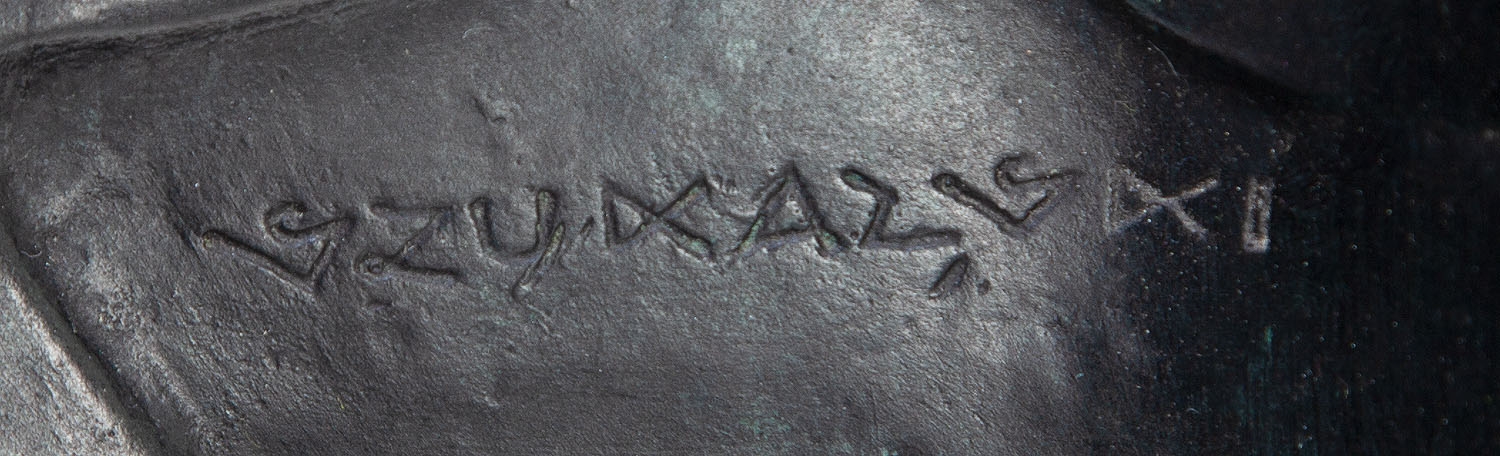 Artwork by Stanislaw Szukalski, Bust of the general Tadeusz Bor-Komorowski, Made of patinated bronze