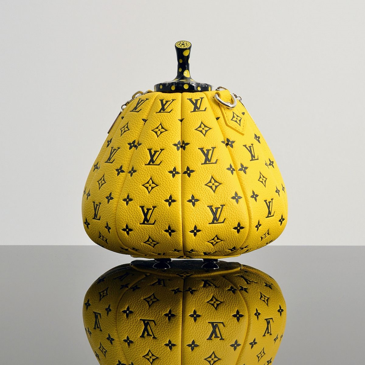 Sold at Auction: A Louis Vuitton Limited Edition Yayoi Kusama Wallet