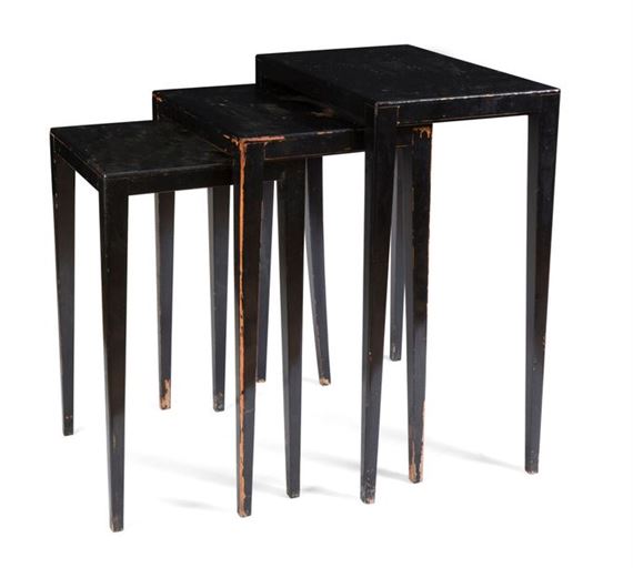 Les plateaux rectangulaires ; les pieds d'angle et de type Sabre