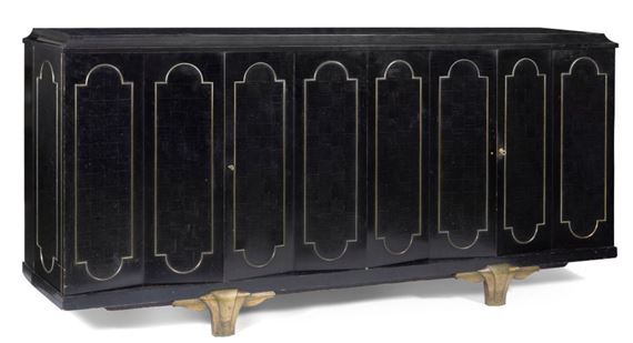 La façade s'ouvre par quatre portes pleines agencées en lignes brisées simulant huit portes en accordéon by Eugène Printz, Jean Saint-Georges