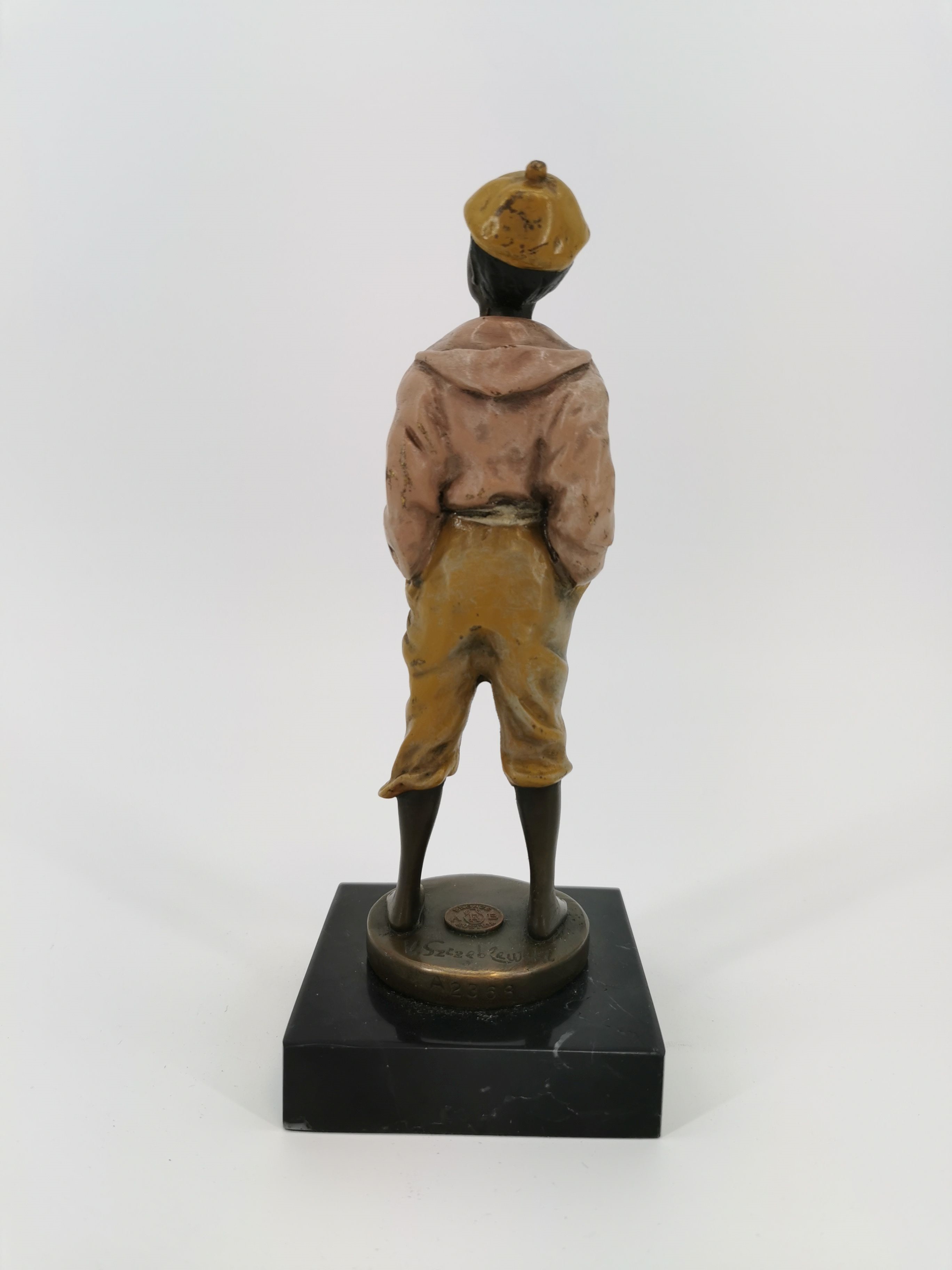 Artwork by Vaclav Szczeblwski, Pfeifender Knabe / Schiffsjunge, Made of bronze, light brown patina and accented with cold painting; marble pedestal