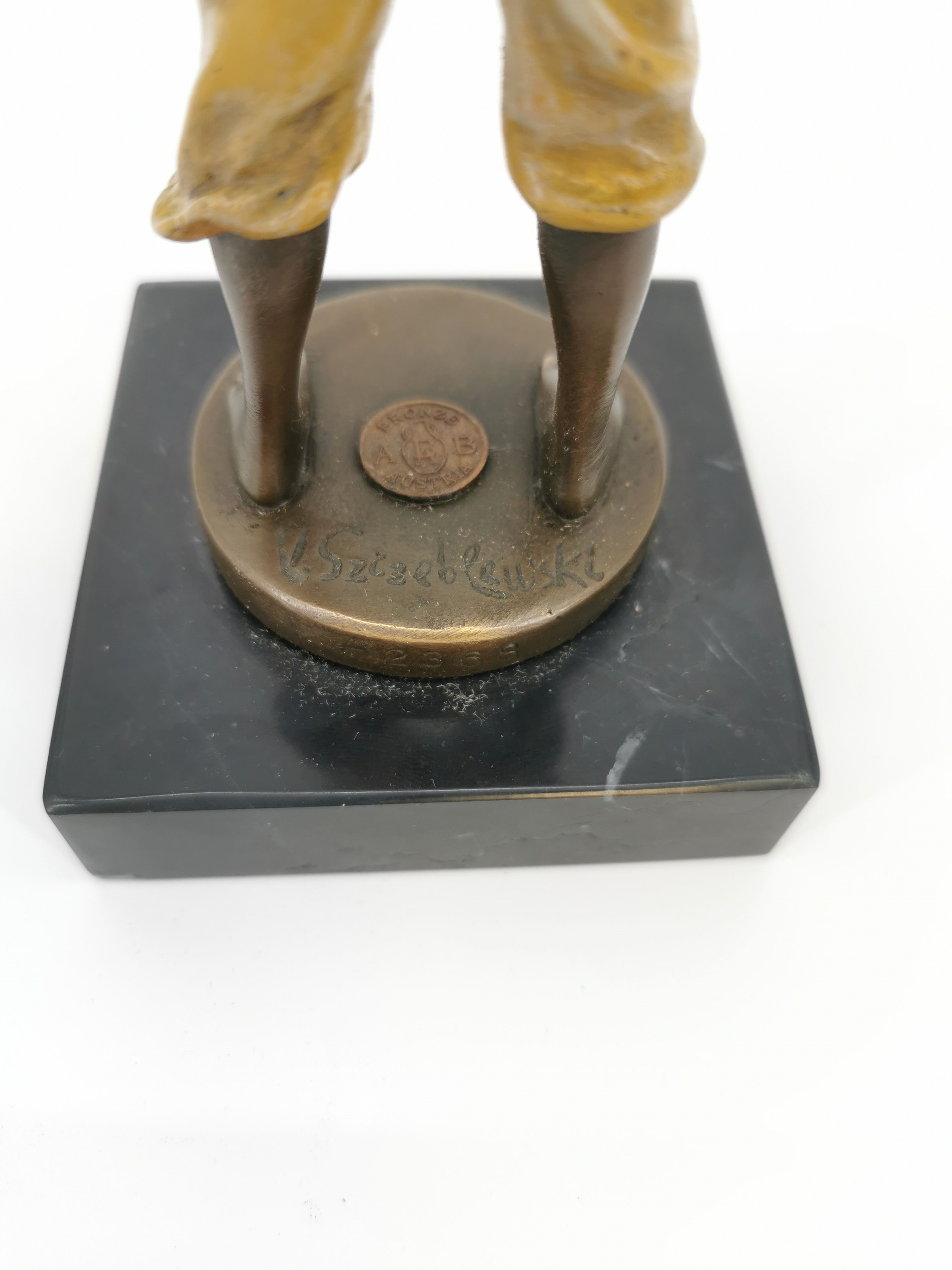 Artwork by Vaclav Szczeblwski, Pfeifender Knabe / Schiffsjunge, Made of bronze, light brown patina and accented with cold painting; marble pedestal