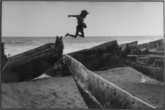 Jumping child by Martine Franck, 1980