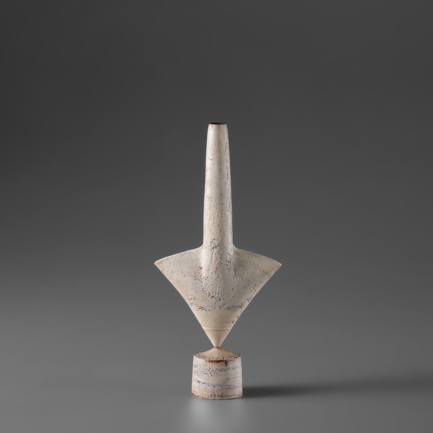 Hans Coper | White 'Cycladic Arrow' form (Circa 1972) | MutualArt