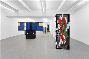 Yong Xiang Li: Mannered in a sleeve - Deborah Schamoni