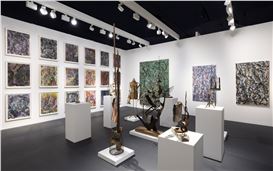 6 Standout Booths at Paris+ Par Art Basel