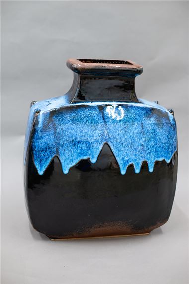 Len Castle | Len Castle - Impressive and oversized Blossom vase | MutualArt
