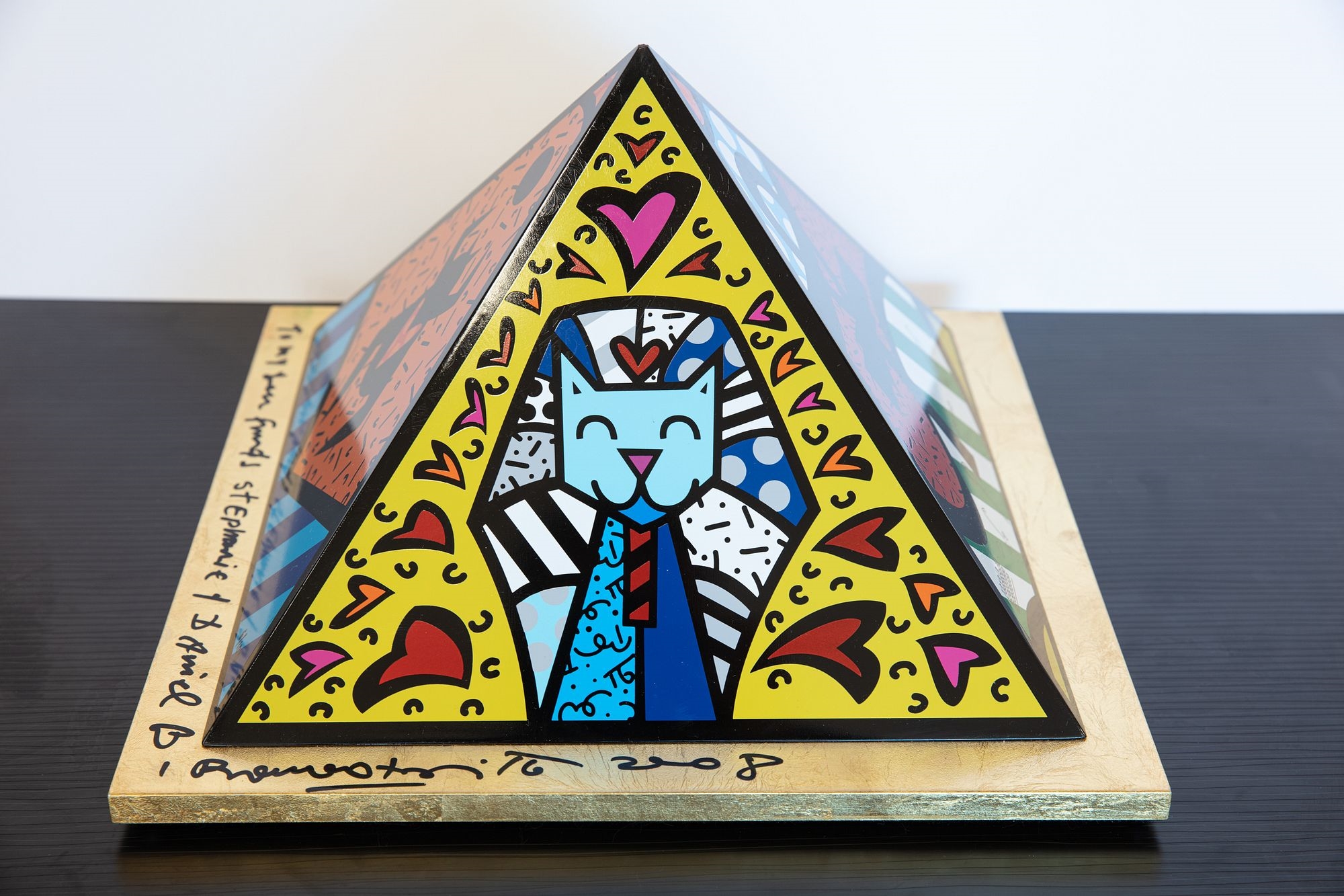 Artwork by Romero Britto, Pyramid, Made of cardboard and newspaper