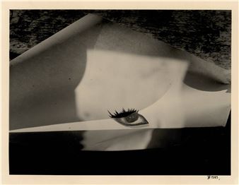 Composition with a sheet of paper and an eye - Pierre Houcmant