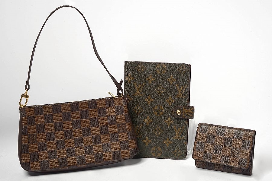 Louis Vuitton, a Damier Ebene 'Brittany' Bag. - Bukowskis
