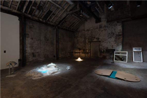 Move – Set – Move | Exhibitions | MutualArt