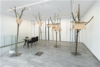 Tadashi Kawamata: Meubler - Galerie Kamel Mennour, Paris (rue Saint-André des arts)