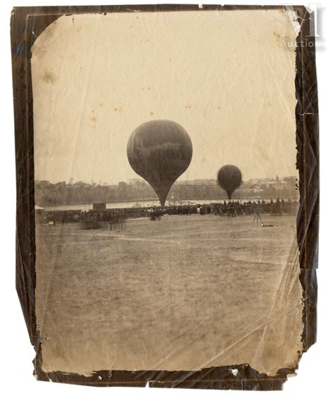 Le ballon "le Géant" sur le Champ de Mars pendant les préparatifs de la Seconde Ascension by Gaspard-Félix  Tournachon, septembre 1863