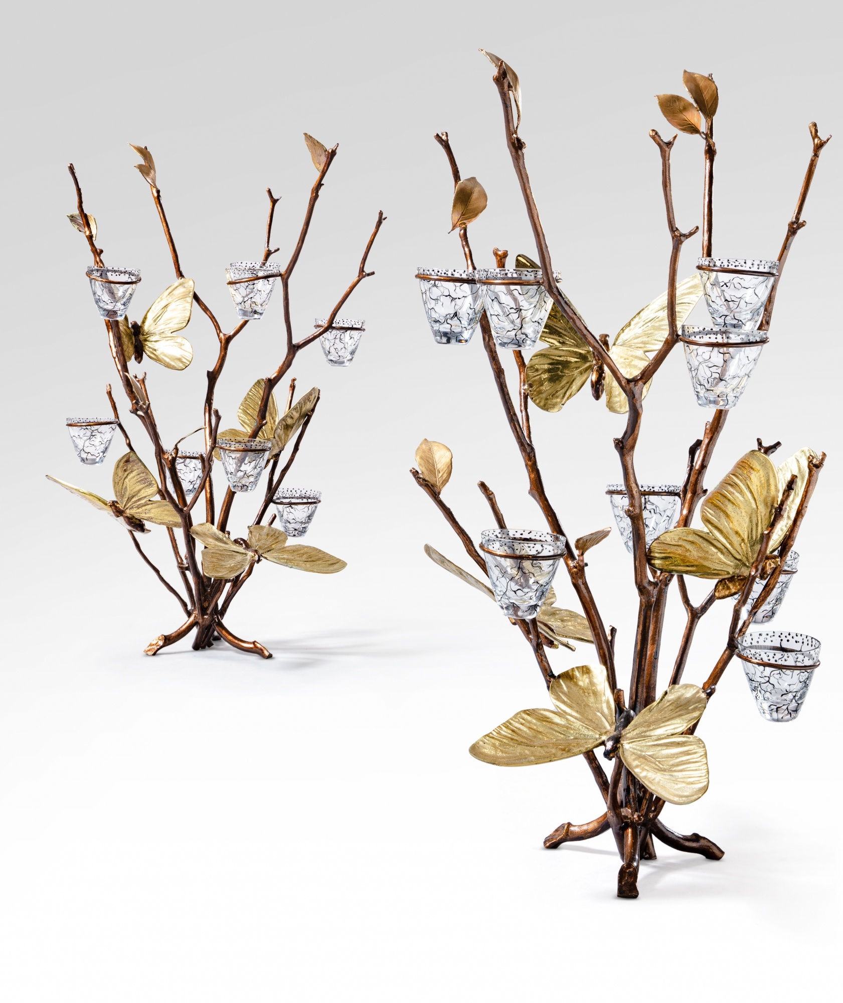 Artwork by Joy de Rohan Chabot, Paire de chandeliers, pièce unique, Made of Patinated and gilt bronze, glass