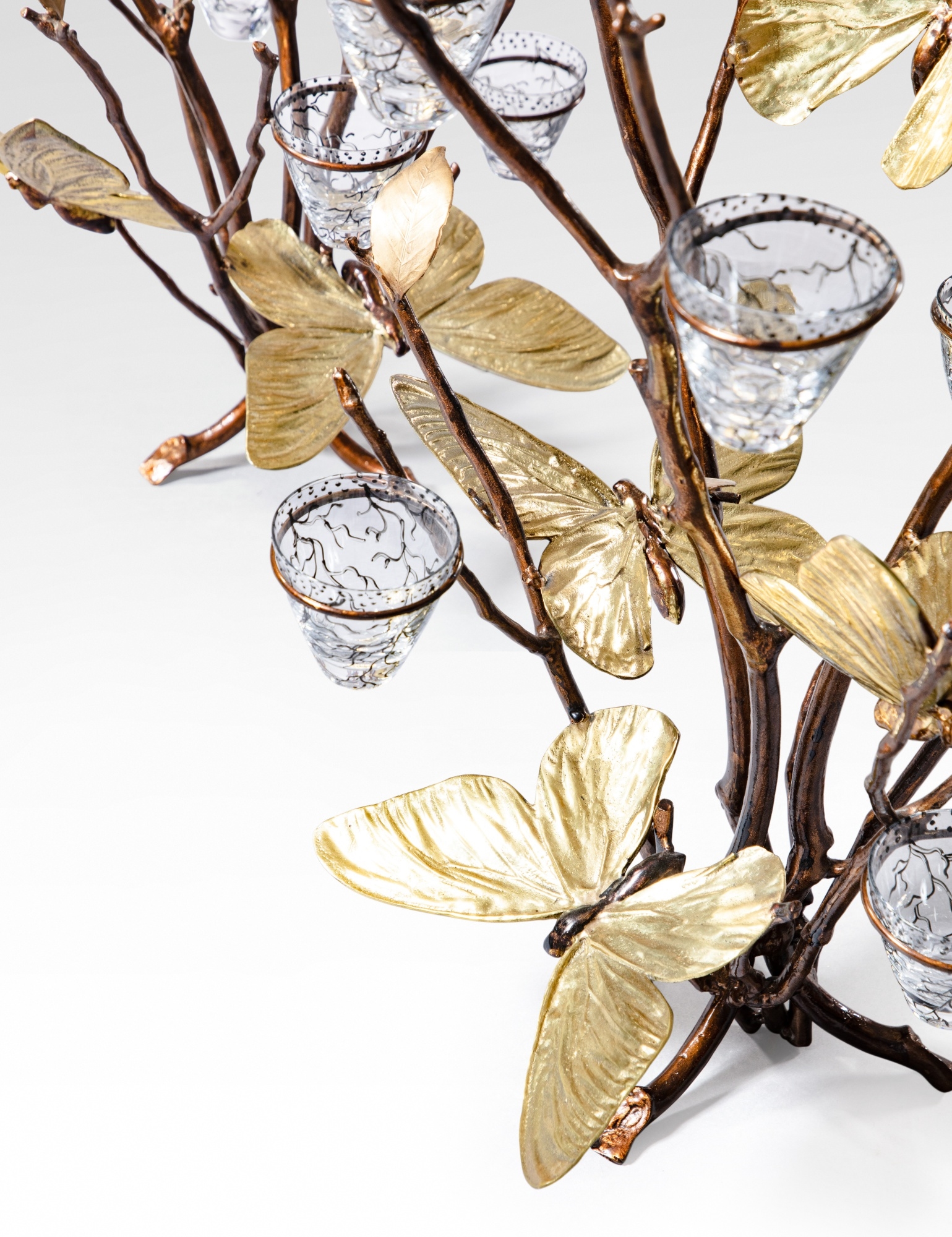 Artwork by Joy de Rohan Chabot, Paire de chandeliers, pièce unique, Made of Patinated and gilt bronze, glass