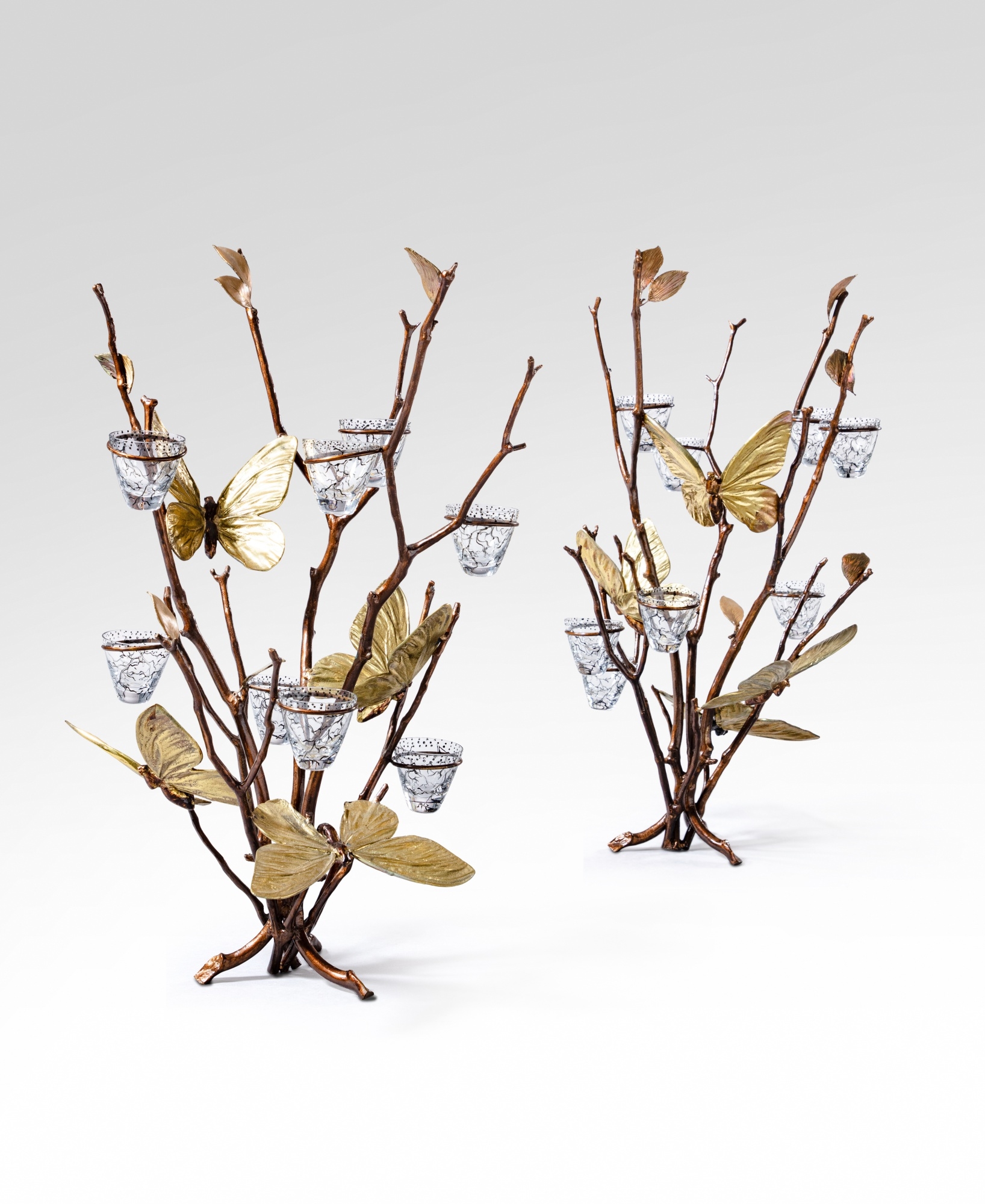 Artwork by Joy de Rohan Chabot, Paire de chandeliers, pièce unique, Made of Patinated and gilt bronze, glass