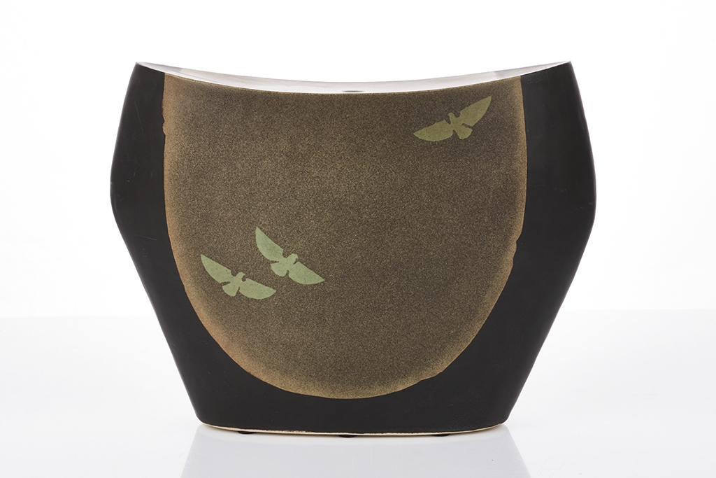 Artwork by Hiroe Swen, Large Ikebana Vase, Made of slab and coil built stoneware of shouldered form