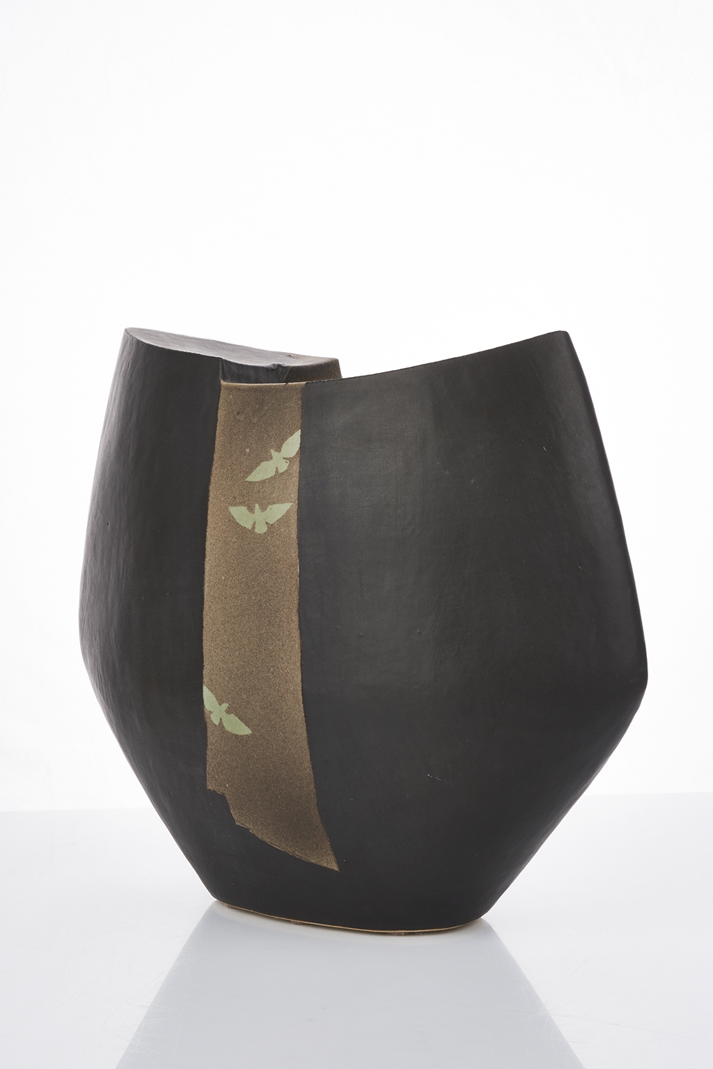 Artwork by Hiroe Swen, Large Ikebana Vase, Made of slab and coil built stoneware of shouldered form