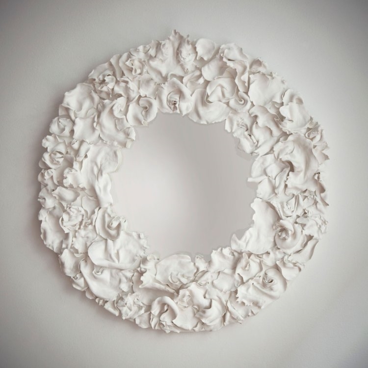 Artwork by Louise Frydman, Coeur d’Automne V, Made of object (porcelain on wooden frame with special finishing, mirror)