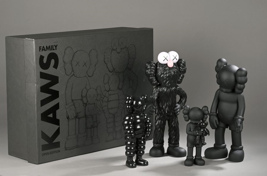 KAWS Kaws Family 2021 Figure Set - Farfetch