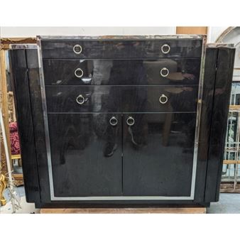 BESPOKE DUKE BAR - John Nicholas