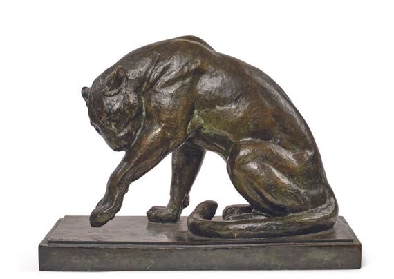 Henri WACQUIEZ (1907-?) Lioness licking her paw Bronze with richly shaded brown-green patina Signed on the terrace "H. Wacquiez Inscribed on the terrace "cire perdue" "Susse Frères Éditeurs Paris". Foundry stamp on the side of the terrace and stamped "made in France". 44 x 58.5 x 25 cm Minor rubbing on front left leg - Henri Wacquiez