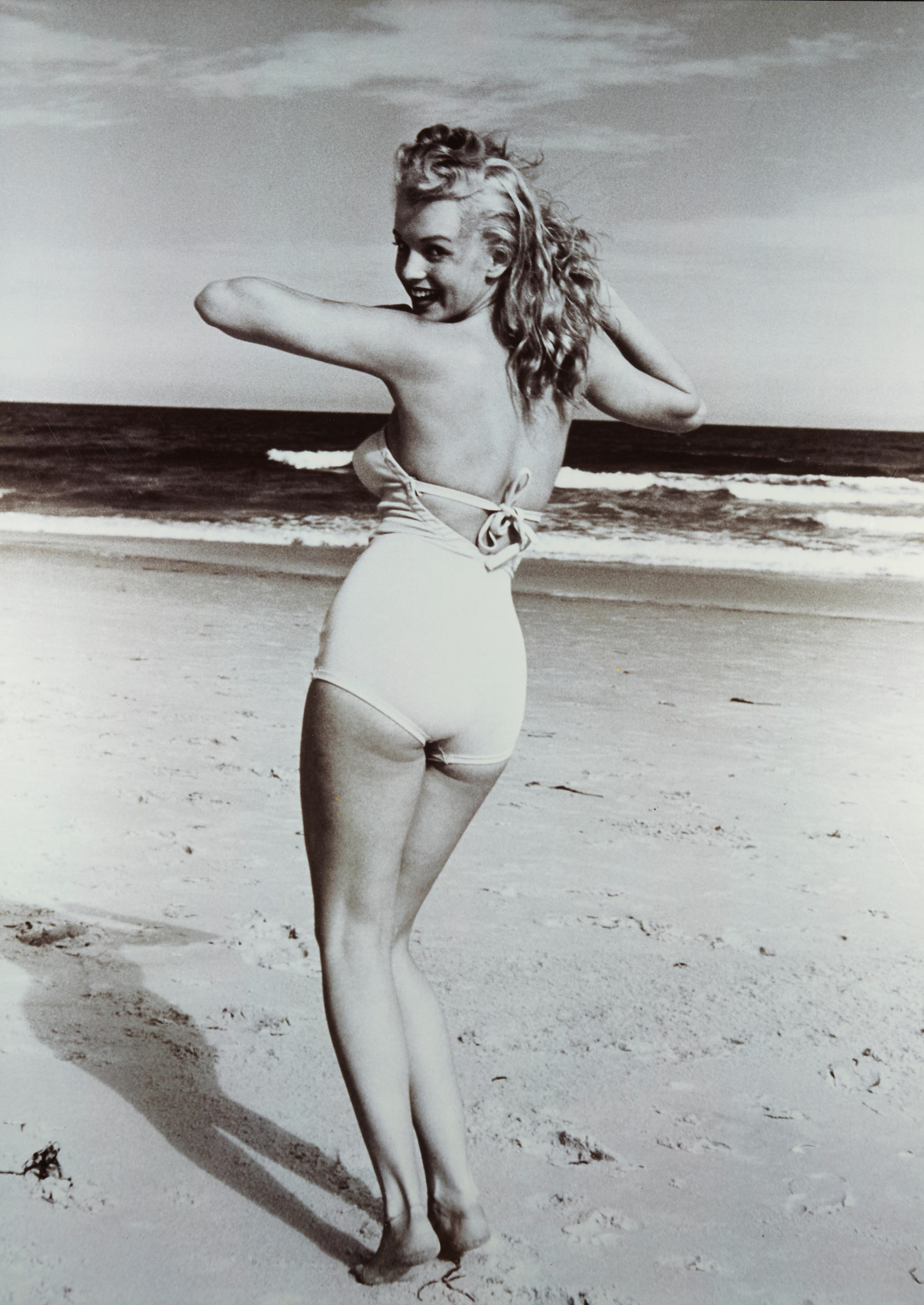 andre-de-dienes-marilyn-monroe-tobay-beach-mutualart