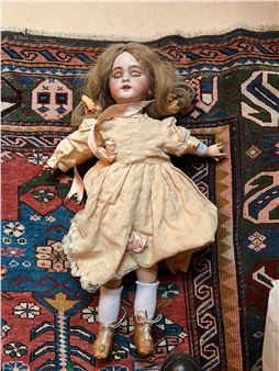 Doll
Bisque head, open mouth, movable eyes, marked 7 for size on back of head. Jointed body.
Cracked head and accidents - Doll