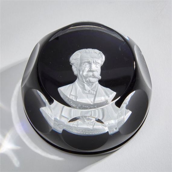 Gilbert Poillerat | Paperweight depicting the bust of Doctor Albert ...
