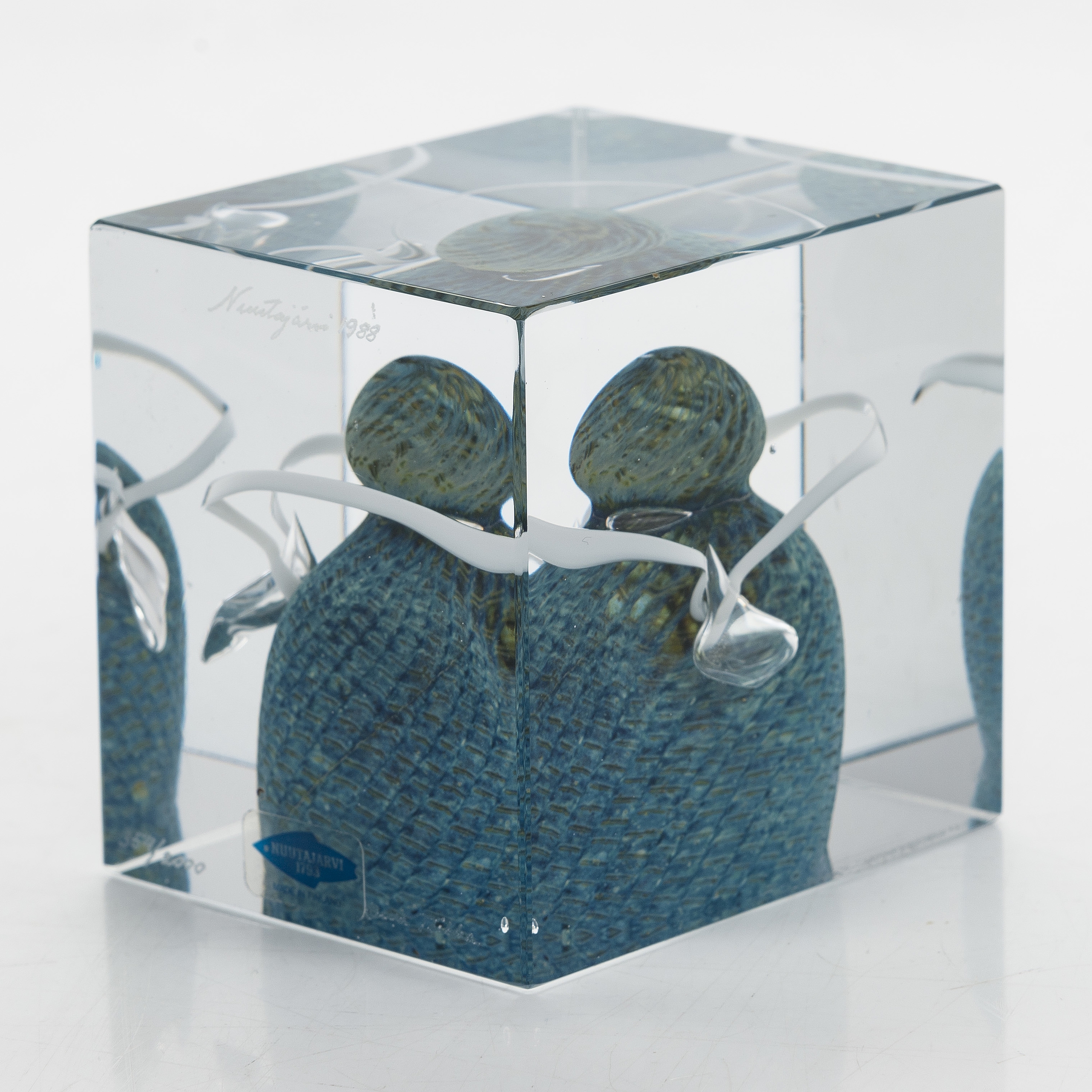 Artwork by Oiva Toikka, an annual cube, signed Oiva Toikka Nuutajärvi 1988 and numbered 354/2000, Made of ceramic and glass