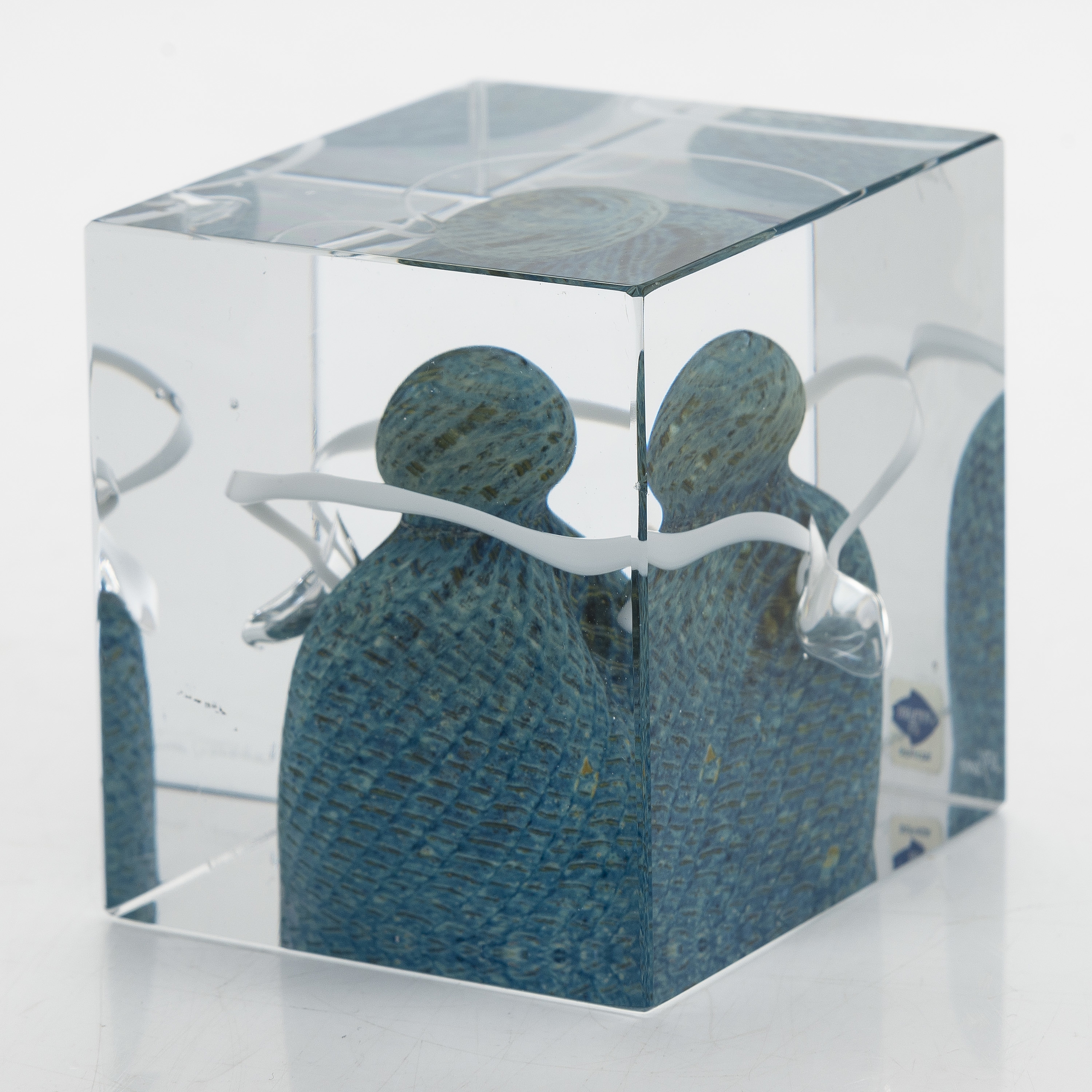 Artwork by Oiva Toikka, an annual cube, signed Oiva Toikka Nuutajärvi 1988 and numbered 354/2000, Made of ceramic and glass