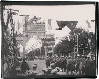 Views of the Ceremonial Reception of His Majesty King Chulalongkorn of Siam (9) on the occasion of his return from his second (1907) trip to Europe - Emil Eduard  Groote