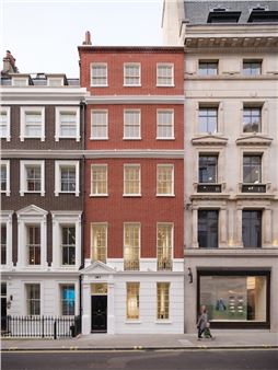 “The Big Chill” Reunites Artists and Friends at Bernheim in London