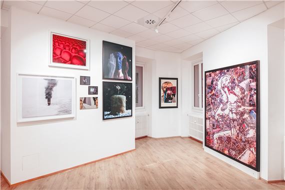 Human - Galleria Gaburro Boxart, Milan