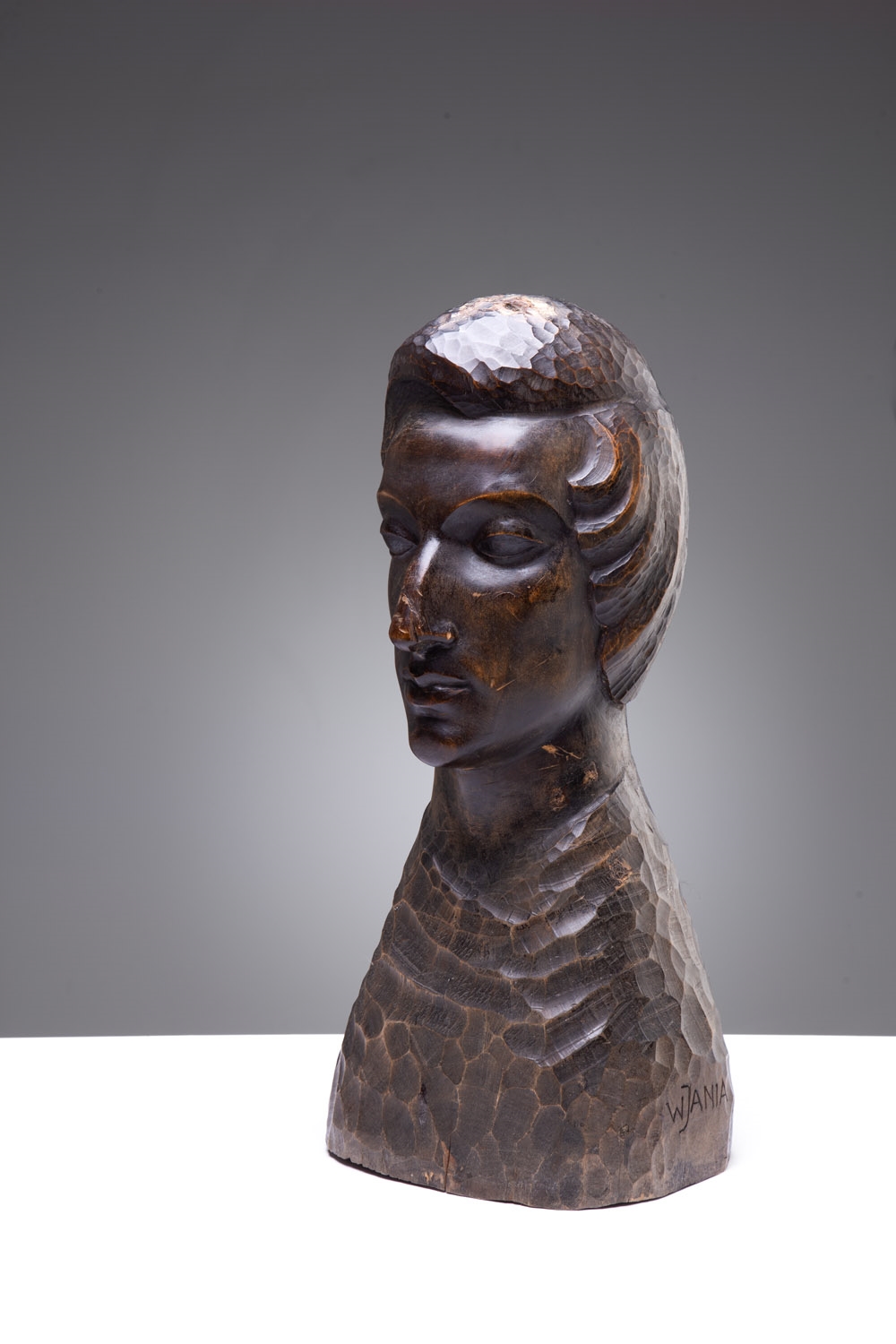 Artwork by Władysław Jania, The bust of a men, Made of wood