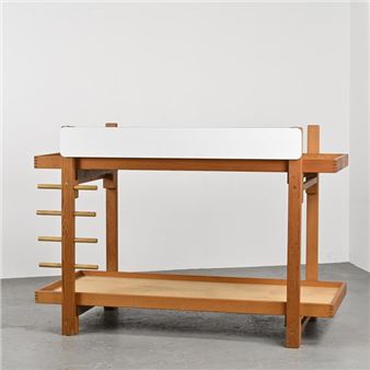 model bunk beds with pine frame, natural wood bedsteads, white-lacquered glued-laminated wood anti-fall railing. Sentou 24 Lalinde France - Roger Fatus