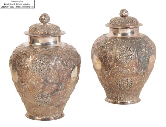 : AN IMPORTANT PAIR OF CHARLES II SILVER GINGER JARS AND COVERS - Jacob Bodendick