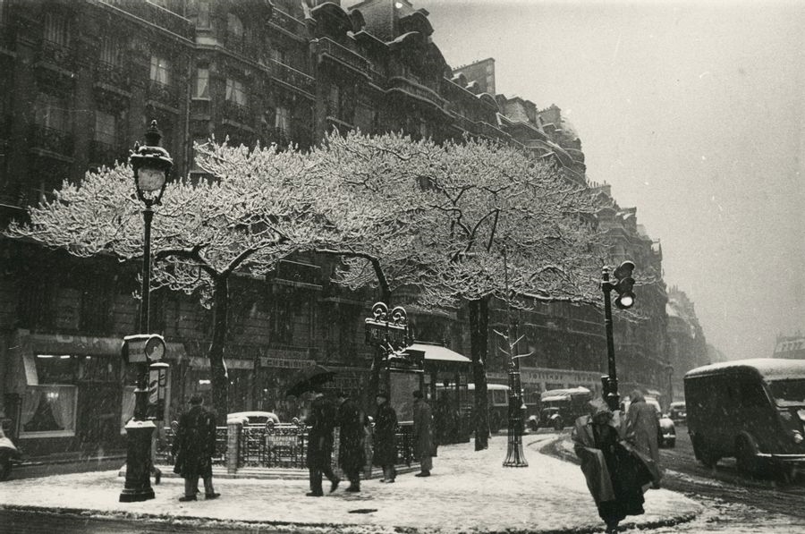 Sèvres-Babylone under the snow. Paris
