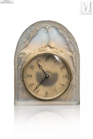 "Deux colombes" by René Lalique, 1926